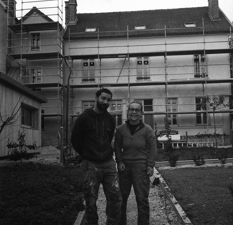 La maison du 77 avenue Gallieni a nécessité d'importants travaux! Claire et Hugo les ont mené de main de maître (photo argentique prise avec un appareil moyen format)